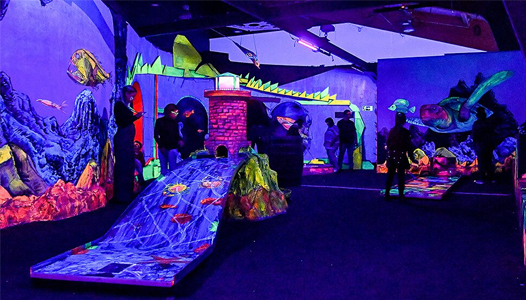 10 besten Tipps für euren Besuch beim Schwarzlicht Minigolf